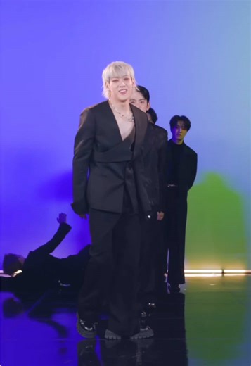 jackson & bambam sweeping the floor PLS 🧹got7 kings of relay dance !! @GOT7 OFFICIAL #got7python #pythongot7 #winterheptagon