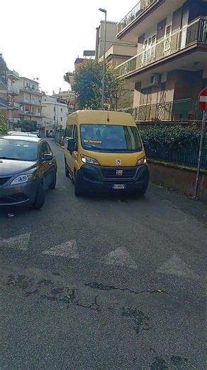 pulmino linea 364 giallo navetta Roma via luigi siciliani sta in arrivo che vuoto che riprese quando