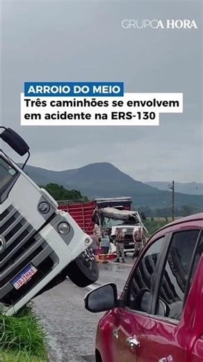 Três caminhões se envolvem em acidente na ERS-13