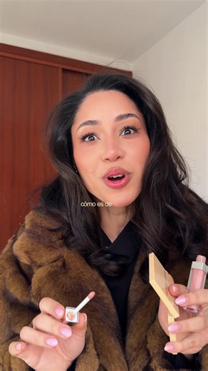 Amigas, estoy súper emocionada de contarles que… Voy a dar una masterclass presencial en colaboración con Bobbi Brown (AHHHHHHHHH 😭), una marca que siempre les he recomendado y con la que comparto totalmente la misma visión sobre la belleza natural y la confianza en una misma. Es una marca en la que creo y que forma parte de mi día a día, así que para mí es muy especial poder hacer esto juntas. En esta masterclass vamos a aprender a trabajar una piel luminosa y natural, y además les voy a dar t