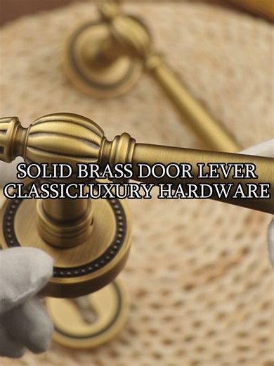 Most door handles look the same in photos, but you can feel the difference as soon as you pick these up. These Twisted and Ribbed designs are made from Pure Copper Forging, giving them a solid, heavy feel that lasts a lifetime. No hollow metal or cheap plating here—just real brass and clean craftsmanship in Brushed French Bronze. If you’re tired of hardware that feels like plastic, this is what you need.#DoorHardware #interiordesigninspiration #LuxuryHome #FrenchBronze #HardwareManufacture #Home