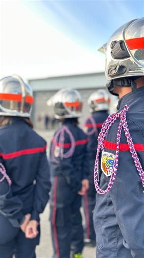 Passation de commandement au centre d’incendie et de secours de Grâne entre le capitaine honoraire Stéphane PERIGNAC et le lieutenant Fabrice DORILLE 👨‍🚒 #passationdecommandement #sapeurpompier #ceremonie | Service départemental d'incendie et de secours de la Drôme - SDIS 26