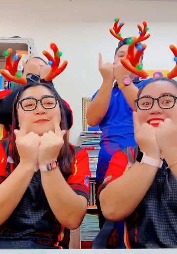 Reindeers Having a Fun Party: A Christmas Laugh