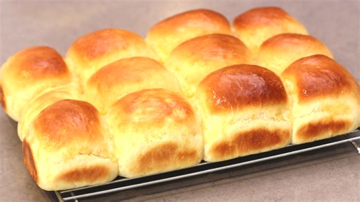 Just baked the easiest no-knead bread! 🥖✨ Crispy crust, fluffy inside, and no elbow grease needed—just time. Perfect for busy days! #HomemadeBread #NoKnead #FreshFromTheOven