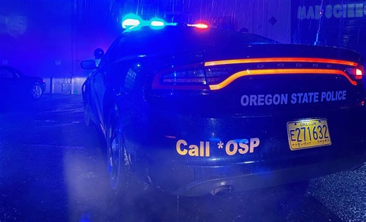 2 dead after car strikes tree off Oregon highway