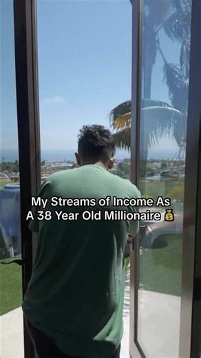Here’s how I make $160K /mo 👇 🏠 Real Estate: 9 properties a storage facility = ~$14K/mo 🧑‍🏫 Coaching/Consulting: $80K–$100K/mo 💻 Ecom: $60K–$80K/mo profit (depending on how many stores I’m running) Like any business, these numbers vary by month… But the average? Around $160K/month. None of this would of been possible without the power of Dropshipping, AI and the internet. It’s what gave me cashflow, and opened the door to tons of opportunity I wouldn’t have had access to before. And it all 