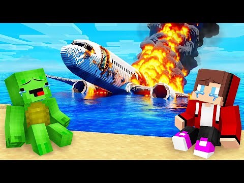 Mikey and JJ Survive The Airplane CRASH in Minecraft (Maizen)