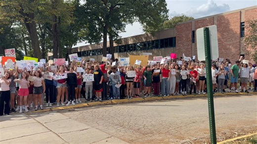 HAPPENING NOW: students at Merrill middle school in Des Moines have organized a walk out for Dr. Ian Roberts, the former superintendent. Roberts was detained by ice on Friday and resigned￼ earlier today. WHO 13 News | Lindsey Burrell News