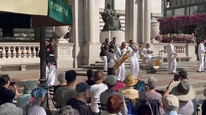Saw a Navy jazz band followed by an Air Force jazz band play a Memorial Day show in Bryant Park here in NYC. Then, musicians from both bands played together. Was a blast! #AirForce #navy #FleetWeek | Tom Messner