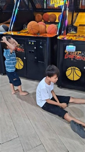 Niki failed to put the ball into the ring