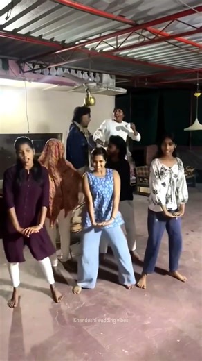 khandeshi song ❤🔝❤Aalla lalla Ui Ui#khandeshisong #khandeshistatus#ytshorts #viralvideo#villagedance