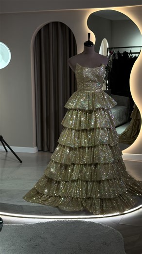 Did anyone ask for other colours?Golden elegance.... Worldwide glow. ✨ #anisaharoku #atelier #goldendress #worldwide #luxury