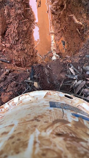 Repairing an irrigation leak #plumbing #plumber #plumbproud #plumblife #irrigation #pvcpipe #leakrepair #howto #diy #asmr #reels #reelsviral #reelsvideos #serviceplumbing | Theconservativeplumber