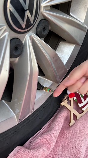 Level up your car safety with these tire-pressure caps — red warns you, green confirms you’re good#car #carknowledge #driving #auto