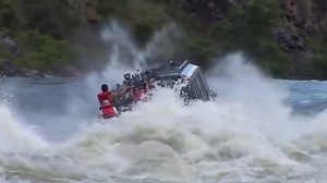 Powerful water cannons, installed on boats, allow them to overcome the rapid flow of the river and rapids. Not every boat will cope with such tests. 8.5 ft. Sportsman Boat: http://bit.ly/2wCMnPK Subscribe to the channel Super technology - http://www.dailymotion.com/supertechnology | Super Technology