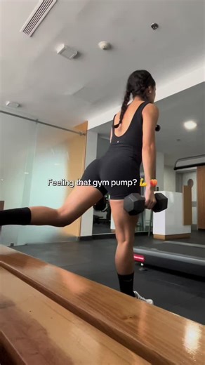Feeling that pump? 💪 #wallpilatesabs #evimatonis #dontquit