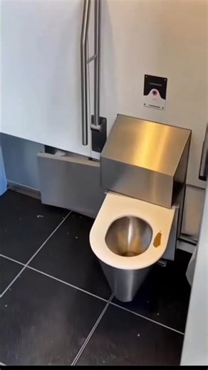 Self-Cleaning Public Toilet 🤯🚽 #shortsvideo