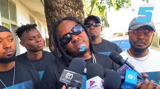 bongo5.com on Instagram: "MBOSSO AKIPIGA TEKE HILI NAJUA NITAMJIBU VIPI SIOGOPI EP YAKE Lavalava ameongeza kuwa licha ya Msanii Mbosso kufanya vizir na Ep yake Lavalava hiyo haimuogopeshi “mbosso akipiga teke hili najua nitamjibu vipi” Video Nzima ipo katika Akaunti yetu ya youtube ya Bongo5 Written by edited by @abbrah255"