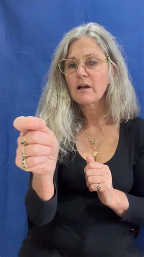 Hi … Today I’m sharing game that I use when teaching Auslan 😎 Have a look at this … This is so much fun … It has instructions 📝 but I’ve never read them I just play it my way 😁I purchased this about 5 years ago from Aldi but it is still available online and costs about $20 💵 Anyway I will explain how I play … there are two games or four (you’ll understand) but the two games use fingerspelling 👌 The teacher selects a topic card … you follow the alphabet … show the topic to the class and stud