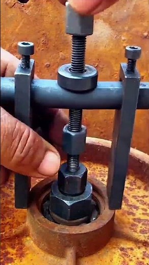 How to Extract Heavy Duty Bearings Using a Puller Tool