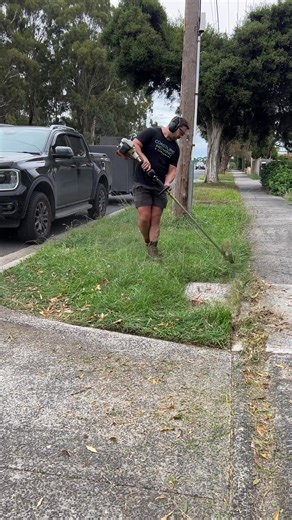 Lawn Mowing TLC 🤙🔥 #satisfying #satisfyingvideo #lawncare #lawn #lawnmaintenance