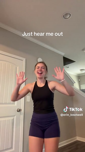 I would EAT UP that aisle 👏🏼👏🏼👏🏼 #wedding #aislesong #bridesmaids #bride #brideentrance