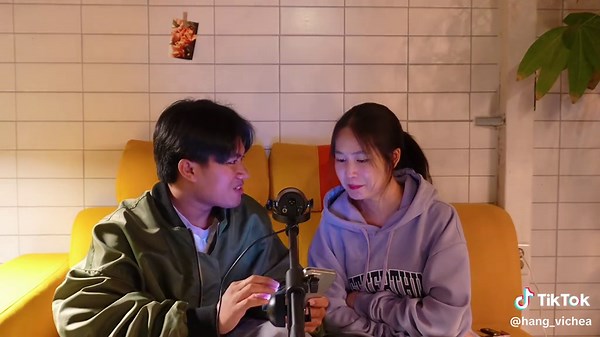 Messenger Error: Cambodian Flag Emoji Misidentified