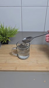 Graines de chia dans de l'eau chaude | Espiritual Frases - Jhone