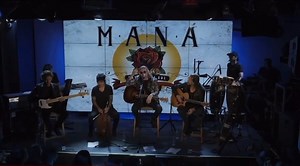 Fher de la banda Maná habló sobre la canción En el muelle de #SanBlas y reveló que la mujer en realidad vivió en #PuertoVallarta "Es una historia real. Tuve la oportunidad de conocer a una señora adulta que estaba barriendo la calle en Puerto Vallarta. Ella, me platicaban mis cuates, que todos los domingos se vestía de blanco e iba al muellecito de playa Los Muertos a esperar a su novio que se había ido hace muchos años". #Viral #Redes | Noticias de la Bahía