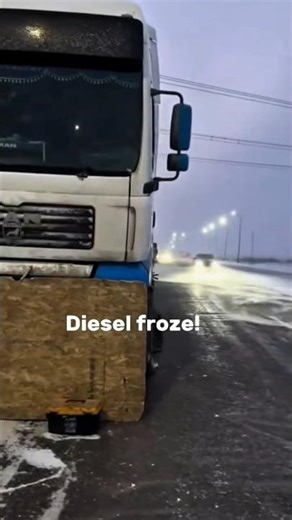 Trying to unfreeze the fuel! 🔥⛽🚛 Mecanica zaka #automobile #lkw #camion #bigrig #hgv #lorry #job