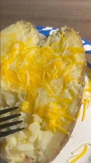 DIY easy & fast baked potato in microwave #cooking #fast #easy #easyrecipe #bakedpotatoes #cravings