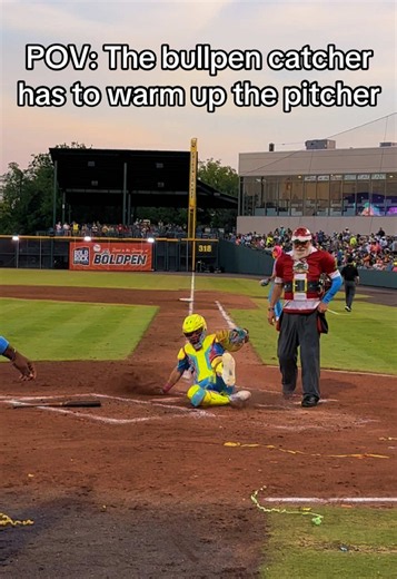 Bullpen Catcher Responsibilities: How a Bullpen Catcher Warms Up Pitchers