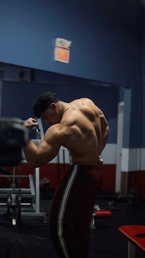 Ocky on Instagram: "⏳🧛🏽⏳ @kontrolledinsanity “OCKY” 🧑🏽‍🍳 - - - #gymtransformation #explore #explorepage #bodybuilding #gymmotivation #fitness #gym #aesthetics #aesthetic #ocky"