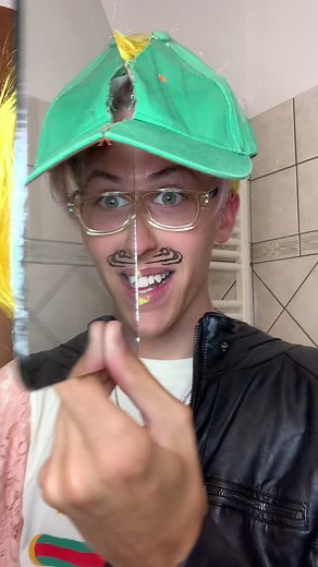 Result of my #tutorial 😍 Double person in one body😱😂 Magic mirror🪞Scrivi “specchio” ad occhi chiusi🤭#perte #foryou #italy #fyp #trend #4u #lol