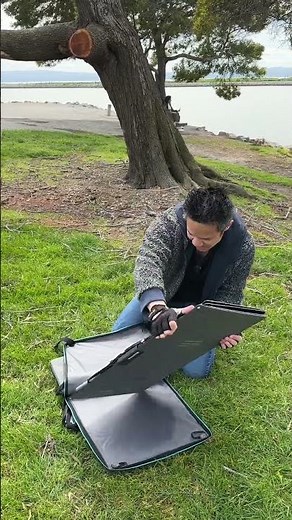 How to FOLD up the ECOFLOW 160 Watt Solar Panel, into CASE!