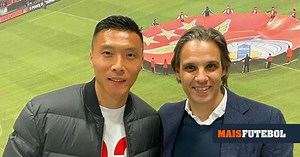 FOTO: ex-benfiquista Yu Dabao de visita à Luz | MAISFUTEBOL