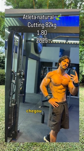 Augusto Etz on Instagram: "Chegou o fim do shape do moto moto 🤣 E vai começar o modo caveira, rumo a @wnbfbrazil Quem deixar um tubarão nos comentários vai meter o shape em 2026 🦈 #natual #bodybulding #treino #wnbf"