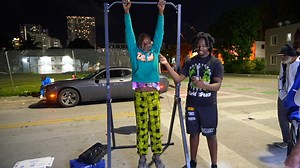 Paying Strangers in the Trenches to Hang For 100 Seconds Challenge | Floridamademg