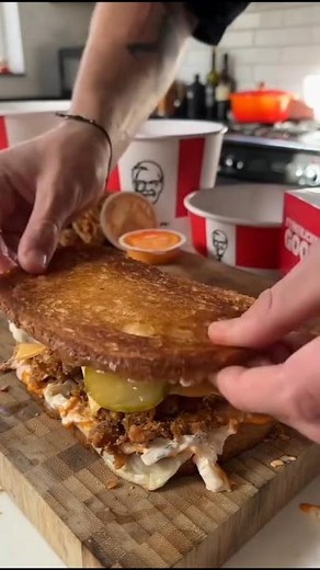 This KFC Chicken Wings Sandwich Crazy Crunch ASMR #kfc #asmr #shorts