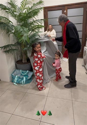 Unboxing navideño pt 3 Yo también quiero ser la mirandita y la Alexa 😂❤️🫶🏻 #fyp #parati #fyppppppppppppppppppppppp #compras #miranda