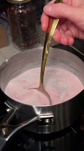 If you didn’t know by now, American Muslims are in their hardcore coffee house era. 💁🏽‍♀️☕️✨ You can never go wrong with coffee and tea time. If chain coffee stores can have a store at every corner of the block, so can we 👊🏽. Bring it on. The more the merrier. We visited Cafe Rumi and checked out their humble, but beautiful abode. We tried a multitude of items and can tell y’all this place puts their heart and soul into everything they do. I mean, for a cafe tucked away at a corporate buildi