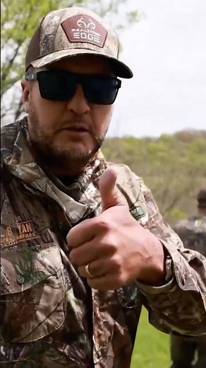 Luke Bryan and Waddell go turkey hunting 👀🦃