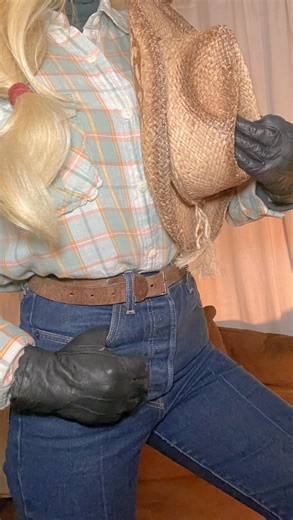 𝓐𝓷𝓰𝓮𝓵 🪽 | Human Applejack >>>> Introducing my new My Little Pony Applejack cosplay!! 🍎 I’m a BIG FAN of the buff masc Applejack fan art btw 🤠💪🏼 we... | Instagram