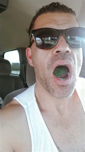 1MR, pre-workout, dry scooping it,