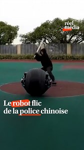 Quand la réalité dépasse la fiction : le "Roubocop" est là ! 125 kg, 35 km/h, et une IA redoutable : ce robot policier chinois, encore en phase de test, est équipé pour patrouiller, reconnaître des visages, et gérer les foules. Un futur adjoint idéal pour la police de Hangzhou? | Réel média