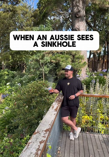 Exploring the Massive Sinkhole in Mount Gambier, Australia