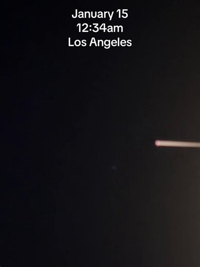 Did anybody else see this ? Most importantly what is it exactly ☄️💫 #nasa #losangeles #comet #nightsky #meteor @ABC News @ABC7LA @losangelesnewsdaily