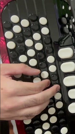 シャンソンの名曲、『La java bleue』ボタンアコーディオンでイントロを弾いてみた