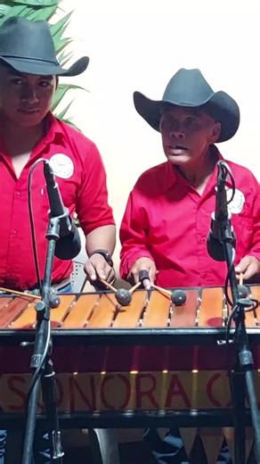 Bailando al Ritmo de Marimba Sonora Quetzal