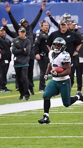 Darren Sproles’ Amazing Punt Return TD! | Eagles vs. Patriots🔥💥🦅 ————————— #eagles #darrensproles #sproles #flyeaglesfly #puntreturn #touchdown #gobirds #eagles #eaglesfans #eaglesfootball #phillysports #brotherlylove #phillyphilly #phillyspecial | Brotherly Love Nation